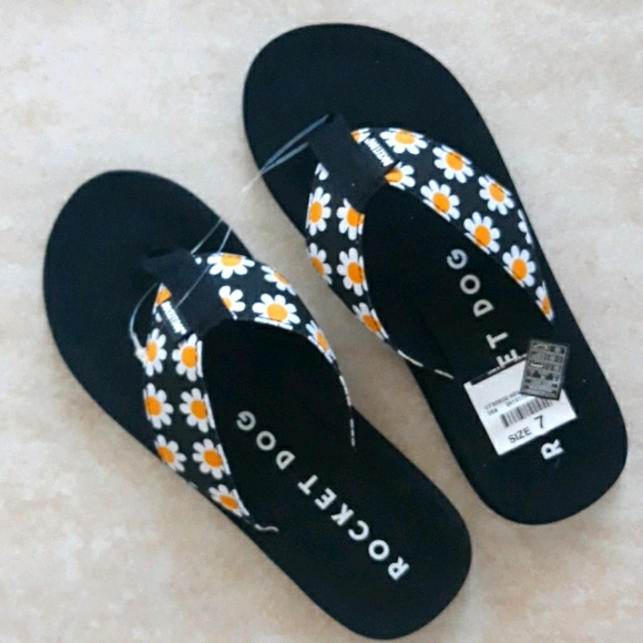 rocket dog daisy flip flops